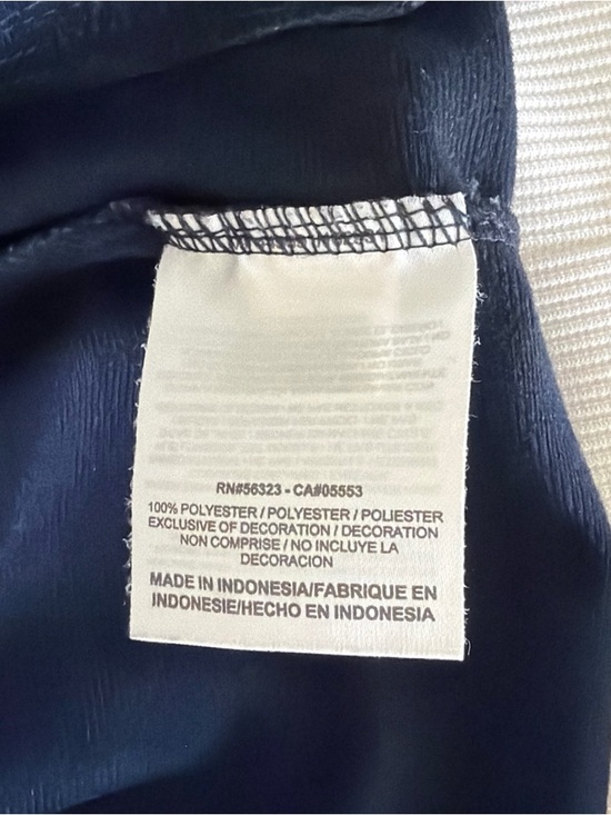 Nike Men’s White and Navy Colorblock Windbreaker Jacket - Picture 11 of 11